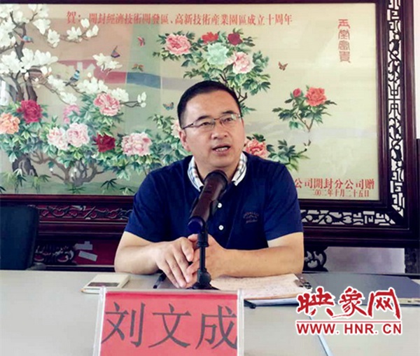 衬衣+短裤 初秋这样穿 气质优雅美翻了‘hth官网入口’(图10) 华体会体育hth官方网站