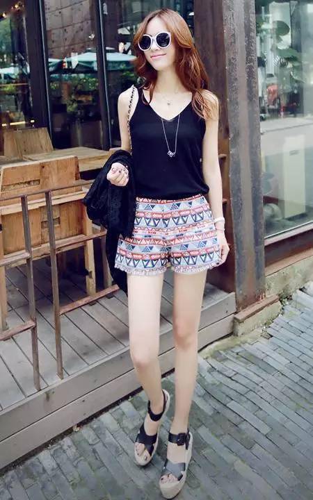 衬衣+短裤 初秋这样穿 气质优雅美翻了‘hth官网入口’(图9)
衬衣+短裤 初秋这样穿 气质优雅美翻了‘hth官网入口’(图9)