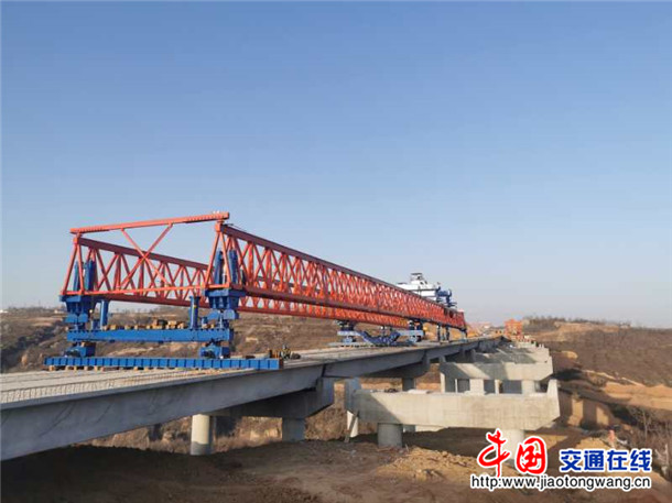 hth官网入口_《大烟炮!一千八!》北京首映在爱情这场战役中我们谁都没有赢(图1) hth官网入口