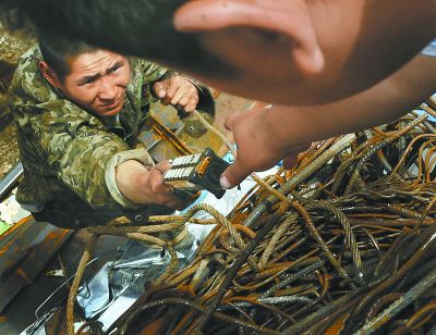 幼儿睡前故事《小公鸡馋嘴巴》“hth官网入口”(图1) hth官网入口
