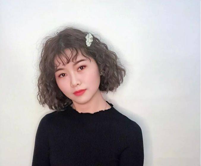 “华体会体育hth官方网站”
你的发型已过时 “齐下巴烫” 让你2020变美变时髦(图3)